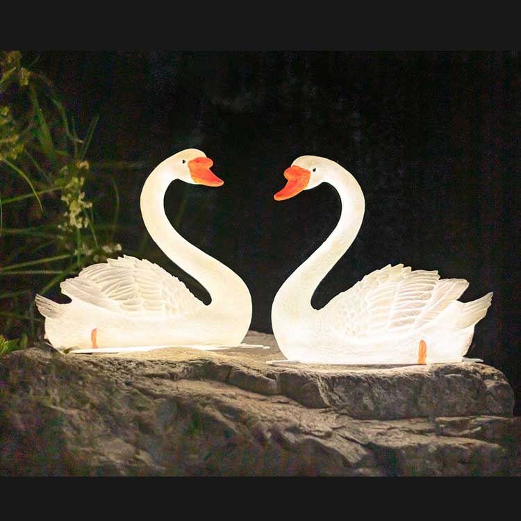 Outdoor Glowing LED Swan Lights – Elevate Garden & Courtyard Illumination 1 Glowing swan lights